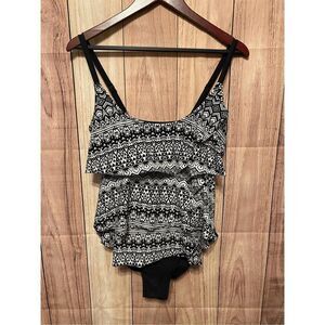 Jones New York Signature size 10 black white one piece swimsuit